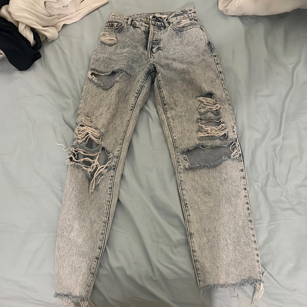 These jeans are from pacsun they are so cute to style!!